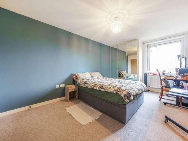 Flat for sale in London Borough of Hounslow, Greater London