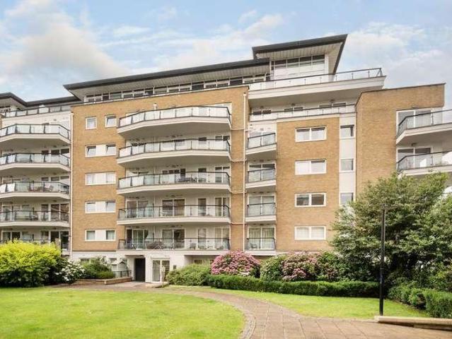 Flat for sale in Wandsworth, Greater London