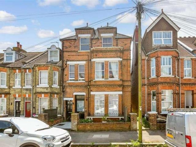 Flat for sale in Folkestone