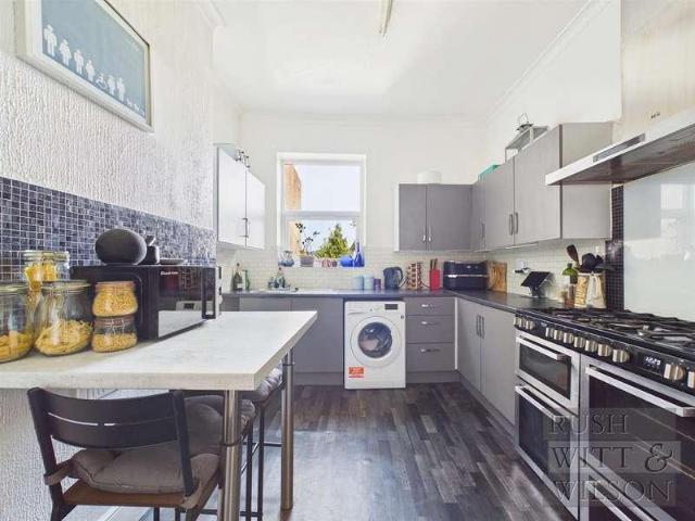 Flat for sale in Broomgrove, Guestling Green