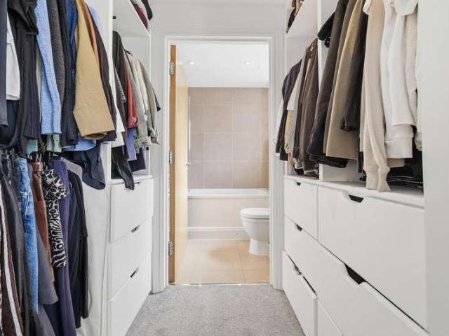 Flat for sale in London Borough of Redbridge, Greater London