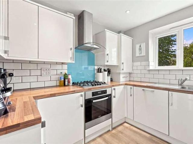 Flat for sale in De Beauvoir Town, Greater London
