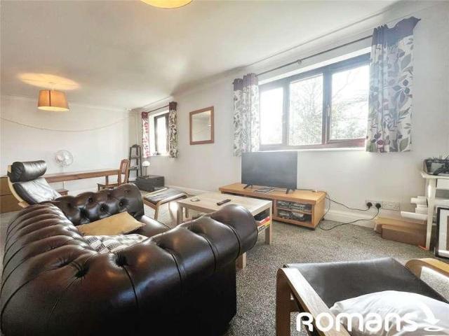 Flat for sale in Windsor, St Marks