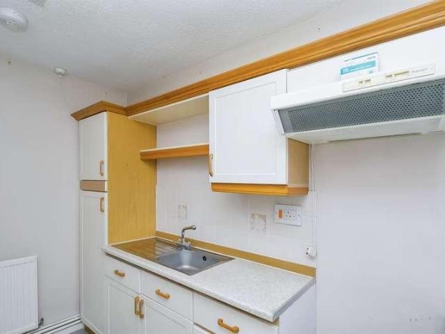 Flat for sale in Gibbonsdown, Barry