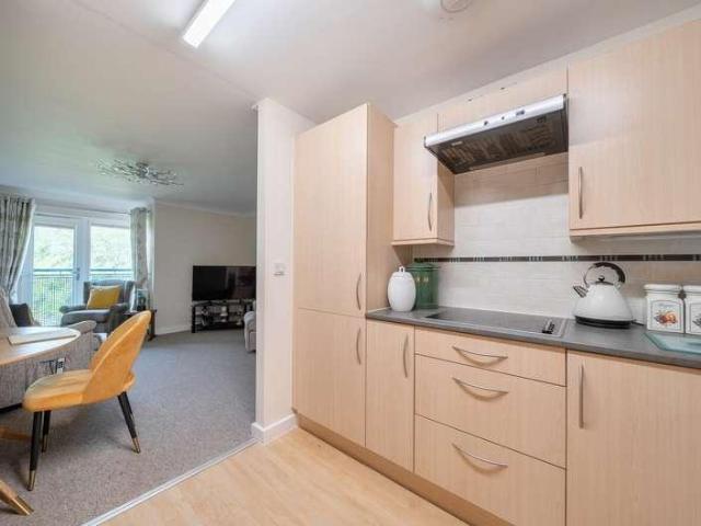 Flat for sale in Tewkesbury, Pamington