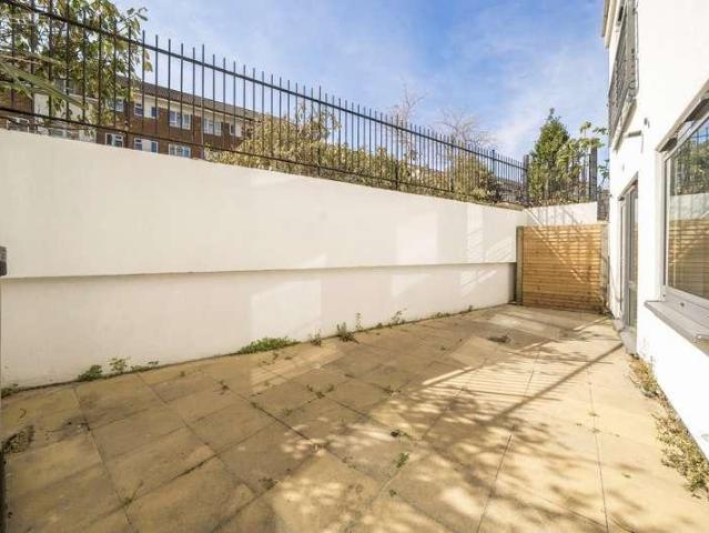 Flat for sale in London Borough of Ealing, Greater London