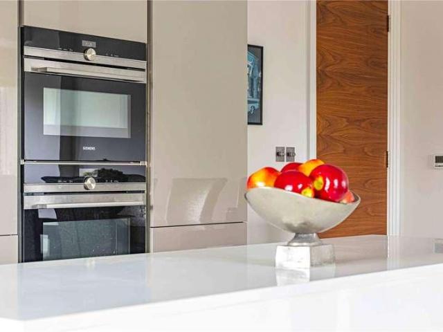 Flat for sale in Bushey Heath, Hertfordshire