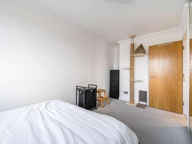 Flat for sale in Reach, Greater London