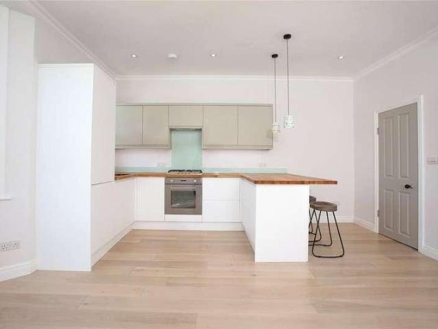 Flat for sale in London Borough of Croydon, South Norwood