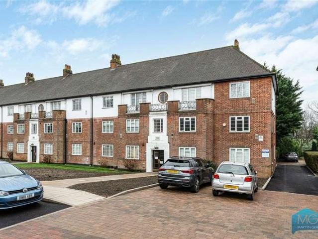 Flat for sale in Hampstead Garden Suburb, Greater London