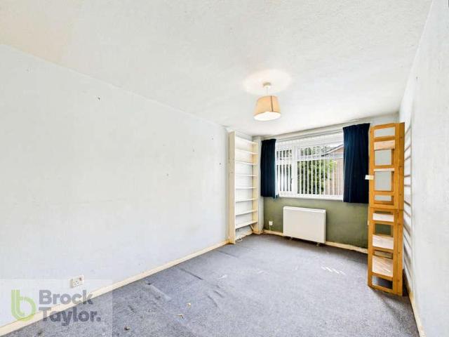 Flat for sale in Perryfields, West Sussex