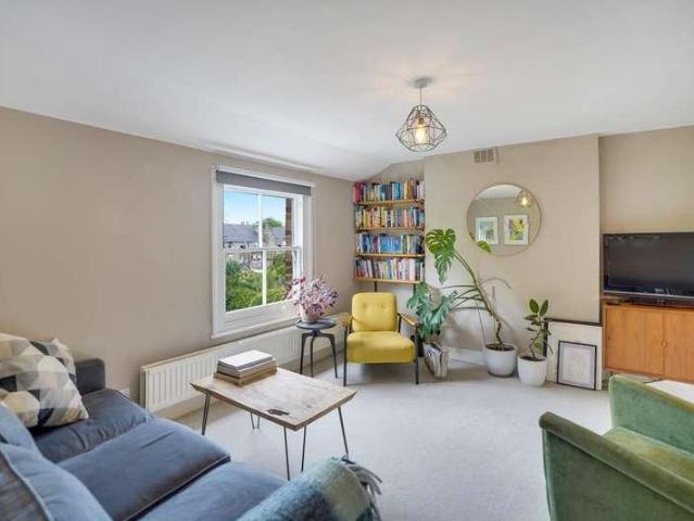 Flat for sale in West Norwood, Greater London
