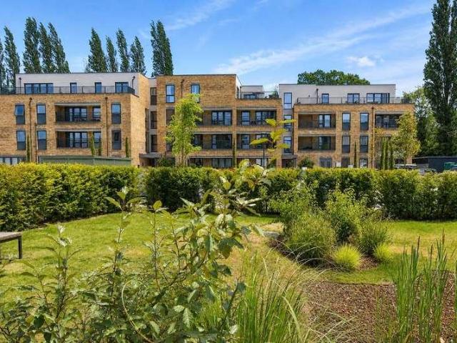 Flat for sale in Claygate, Elmbridge