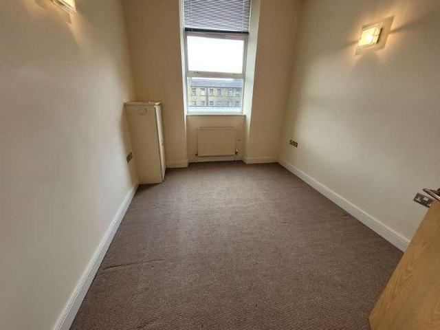 Flat for sale in Sowerby Bridge, Calderdale