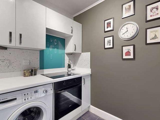 Flat for sale in Craigton, Scotland