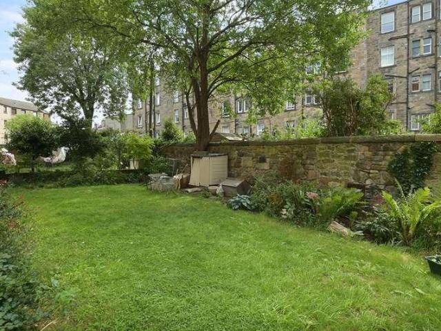 Flat for sale in Hillside, Leith