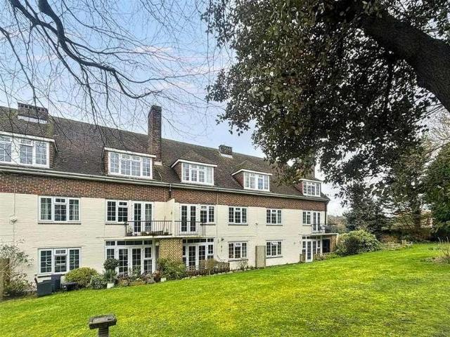 Flat for sale in Willingdon, Cross In Hand