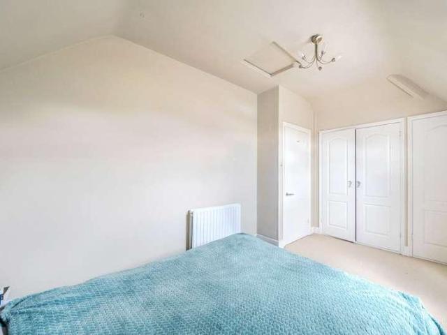 Flat for sale in Surbiton, Greater London
