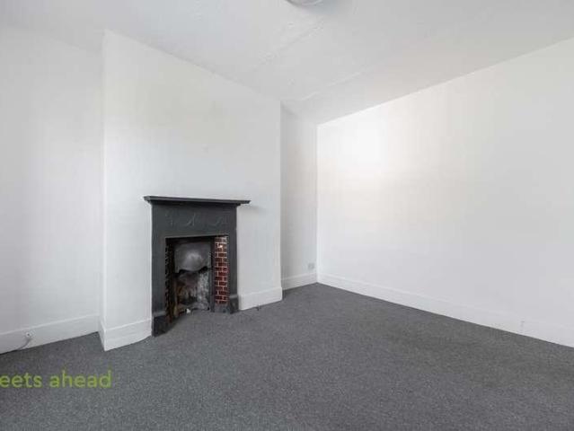 Flat for sale in Crystal Palace, Greater London