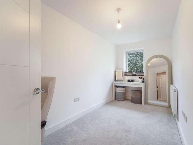 Flat for sale in West Ewell, Ewell