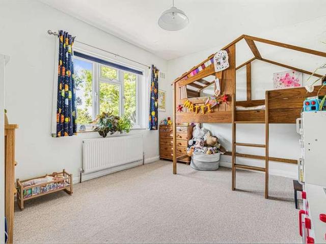 Flat for sale in Staines, Surrey