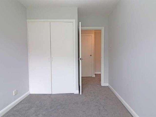 Flat for sale in Red Hill, Surrey