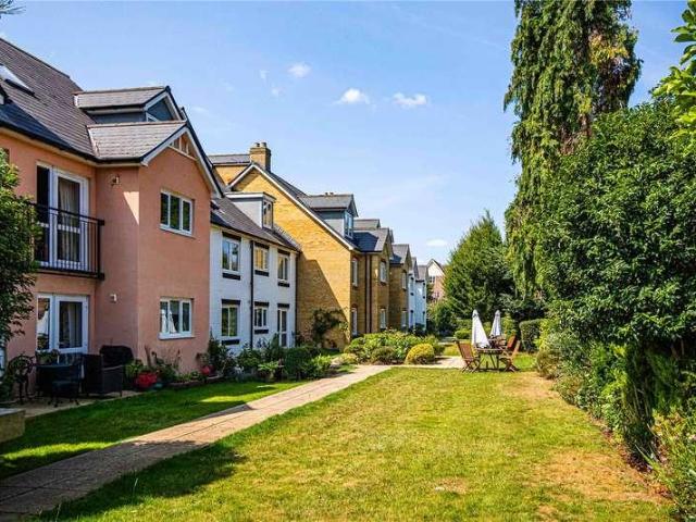 Flat for sale in Pouchen End, Hertfordshire