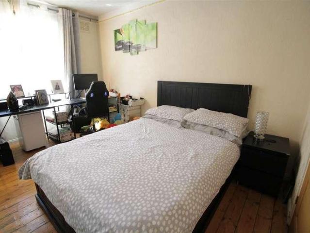 Flat for sale in Brixton, Greater London