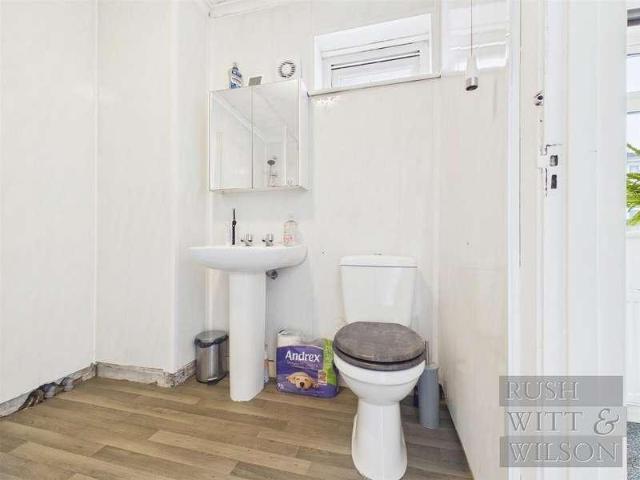 Flat for sale in Ore, Guestling Green