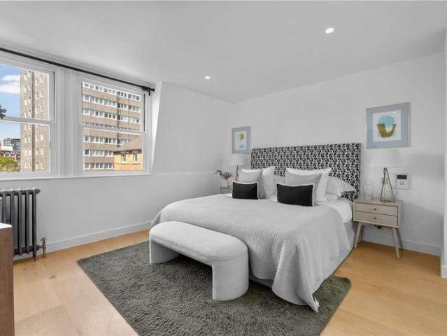 Flat for sale in Finsbury, Greater London
