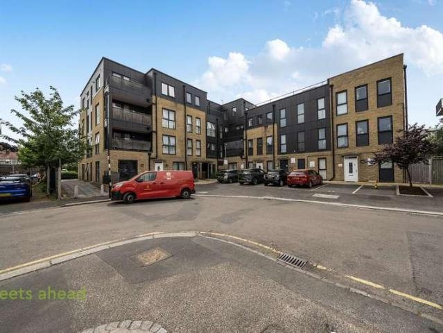 Flat for sale in London Borough of Croydon, Selhurst