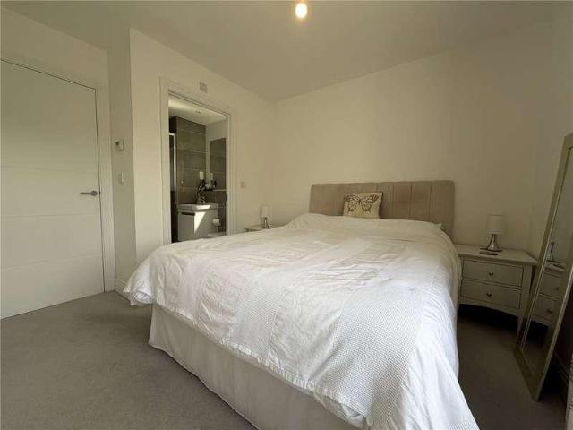 Flat for sale in Mindenhurst, Surrey Heath