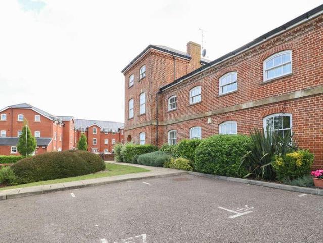Flat for sale in Martyrs Field, The Bridge