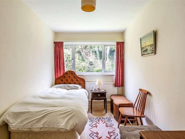 Flat for sale in Oxted, Hillview