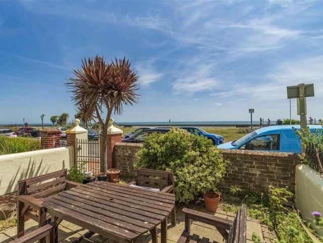Flat for sale in Worthing, West Sussex