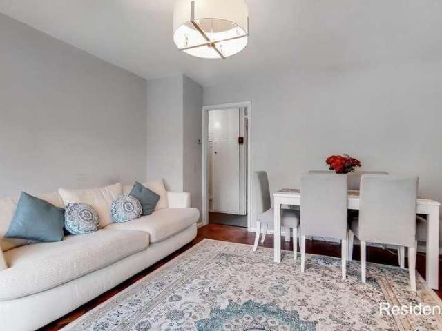 Flat for sale in Greater London