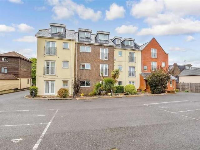 Flat for sale in Brook Street, Bourne Vale