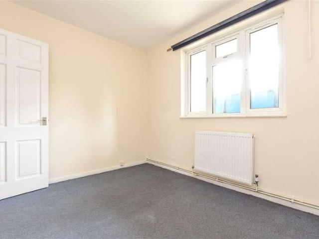 Flat for sale in Red Hill, Surrey