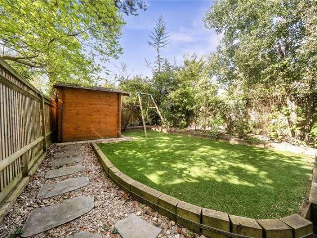 Flat for sale in Surbiton, Greater London