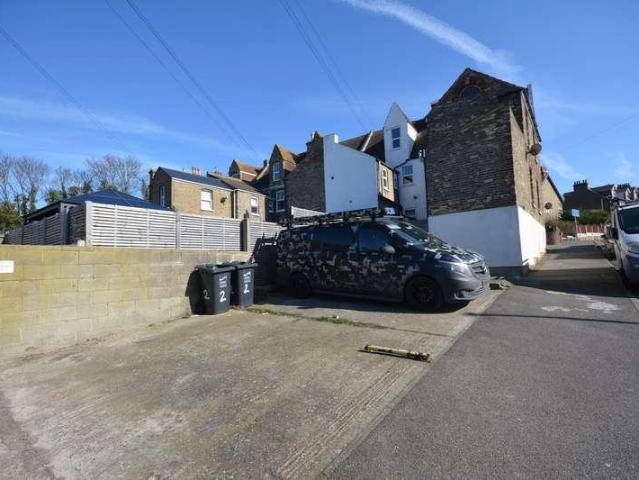 Flat for sale in Acol, Kent
