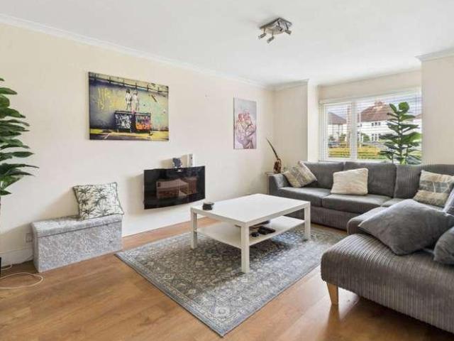 Flat for sale in Lunnon, Buckinghamshire
