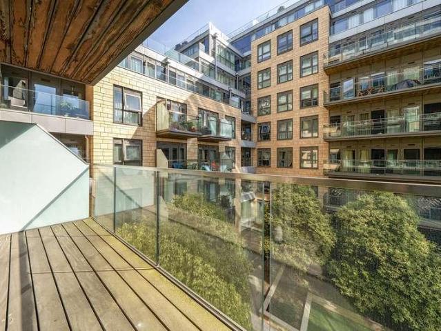 Flat for sale in London Borough of Ealing, Greater London
