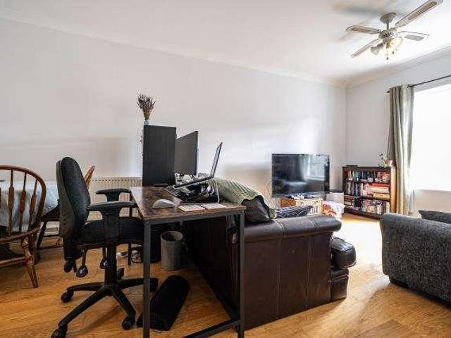 Flat for sale in Reading