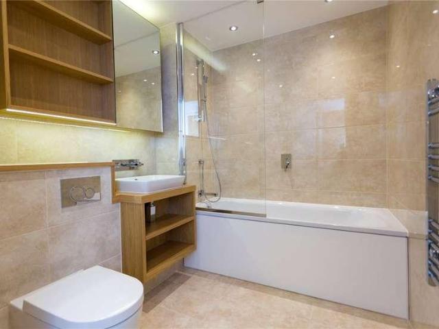 Flat for sale in Canning Town, Greater London