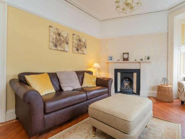 Flat for sale in Kilmacolm, Scotland