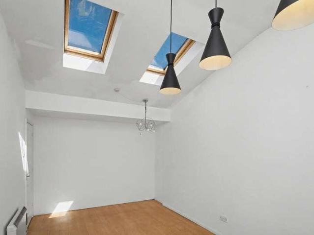 Flat for sale in Berrick Salome, Oxfordshire