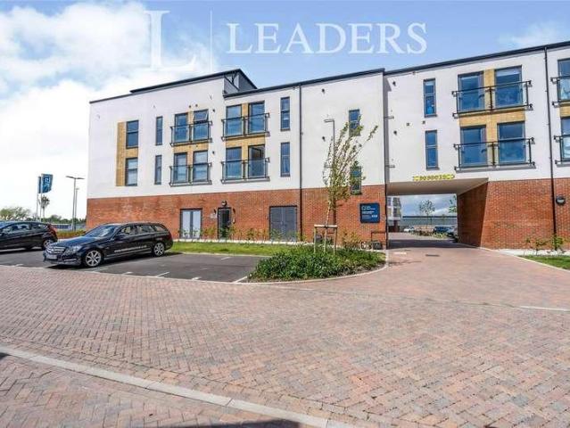Flat for sale in Littlecote, West Sussex
