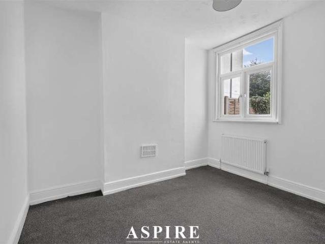 Flat for sale in Alton Barnes, Essex