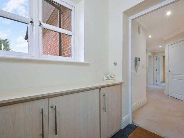 Flat for sale in Red Hill, Surrey