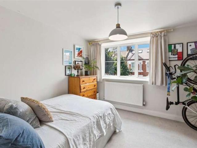 Flat for sale in Wandsworth, Greater London